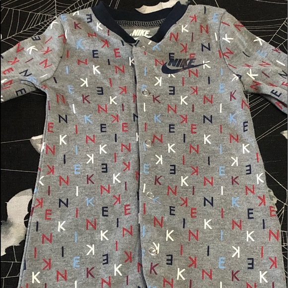 NWT NIKE AIR LOGO KIDS BUTTON ONESIE FOOTSIE 6M - Picture 2 of 13